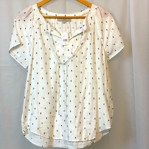 LOFT BRAND NEW WHITE TOP WITH NAVY ACCENT DESIGN.